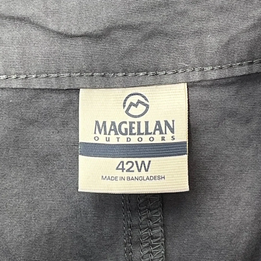 Magellan Outdoors Mens 42W Charcoal Gray Flat Front Stretch Cotton Shorts